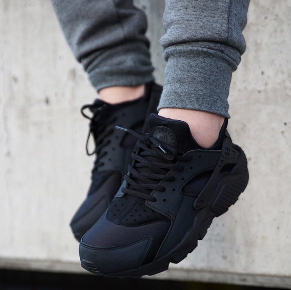 Nike Shoes - Nike Huarache || Triple Black